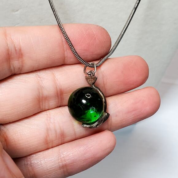 925 Dolphin Wrapped Around Green Glass Ball Charm 16" Necklace Retro - Picture 7 of 9